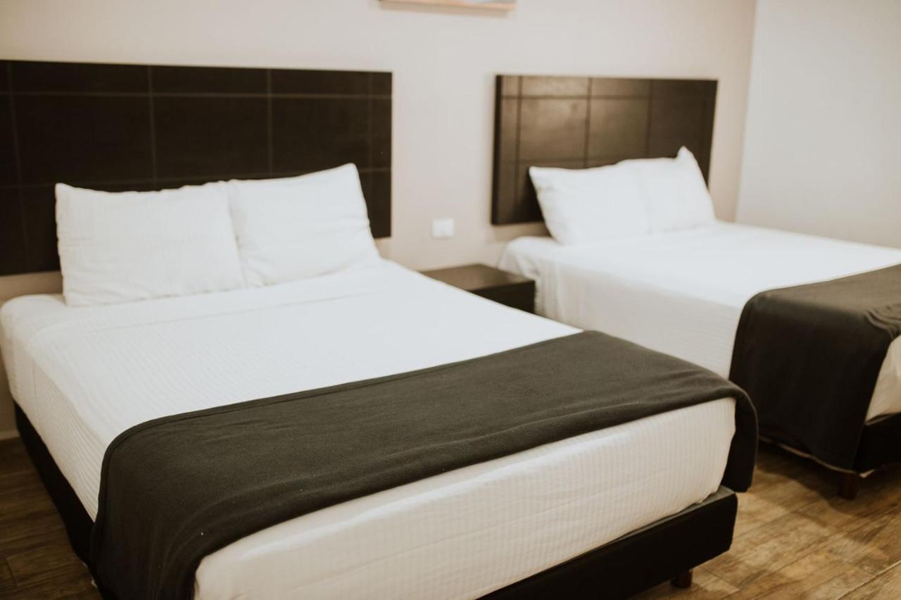 Hotel Capital Frontera Монклова Екстериор снимка